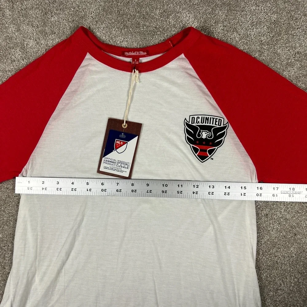 Mitchell & Ness Womens Size S White Red D.C.United MLS Soccer Raglan Shirt‎ NWT